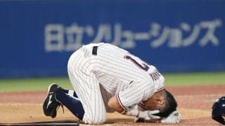 【ヤクルト】バントの自打球が顔面直撃！中村悠平、立ち上がれず担架搬送で交代