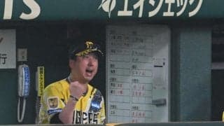 阪神・藤川監督がリクエスト成功で会心ガッツポーズ　甲子園が大熱狂　２死三塁が１死満塁に　大山が勝ち越し２点適時打　高橋に１２勝目の権利