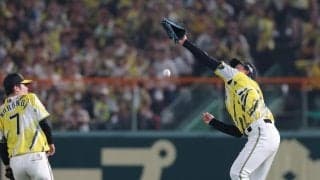 阪神が終盤に守備の乱れ　八回失策の森下はベンチに戻るとグラブを投げつける　七回は中野の失策から同点許す　八回には失策直後の森下が勝ち越し犠飛