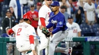「一体何をしていたんだ？」「救いようのない幕切れだ」ドジャース戦で衝撃の結末…フィリーズ選手の“謎の暴走”に米記者も困惑「逆転の可能性がひどい形で…」