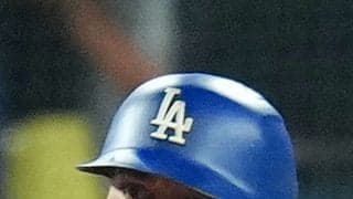 あわや一大事…打球がド軍ベッツのヘルメットをかすめる「これだけネクストが近いと…」