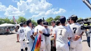 富山大会　秋、春連覇の富山商　延長十回激闘の末サヨナラ負け　試合後、敵校と涙のハグ「絶対甲子園行けよ！」　同点弾＆先発の藤岡「頭が真っ白」