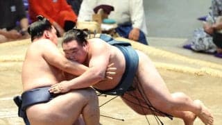 十両・白熊、寿之富士を倒し３連勝で９勝３敗　首位に１差も「優勝の可能性あるんですか？」無欲で逆転Ｖ目指す