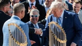 佐々木朗希は“特等席”、トランプ大統領と初対面　グレースーツで現地中継でも存在感