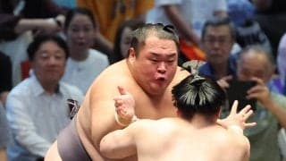 友風が５勝目　「（炎鵬への）大歓声の中、友風という声も聞こえてきました。パフォーマーとして頑張らないといけないと思いました」