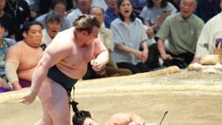 ２敗首位対決で安青錦が勝利…綱取りの霧島を退ける　獅司、尊富士も敗れて単独トップ　特例での大関復帰場所で優勝なら史上初