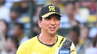 【阪神】44個目死球に藤川監督はじっと腕組み　ウィットリーの146キロが梅野隆太郎襲う