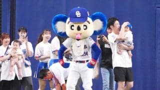 【中日】２年連続でドアラが「赤ちゃんハイハイレース」登場、よだれ掛けとおしゃぶり装着