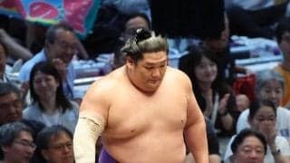 平幕・尊富士が横綱・大の里に完敗し３敗へ後退　九重審判長「顔じゃなかった」