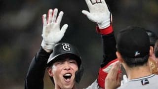 巨人・ドラ５小浜　プロ１号が決勝２ラン「何とか決めたいと思って」首位攻防戦先勝、首位タイ浮上
