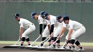 一糸乱れぬトンボ、伝統のグラウンド整備　浦和学院の「全員野球」