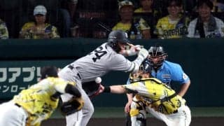 巨人　大城が１試合２死球　甲子園騒然　左翼席の巨人ファンからブーイング　三回には阪神・佐藤輝が２年ぶり死球受ける