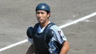 攻めてはチームの全打点、守っては強気でリード　明徳義塾の里山捕手