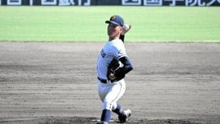 好継投で試合の流れを変えた背番号「12」　高松商の投手・相内奏