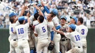 花咲徳栄が２年ぶり９回目の優勝　春夏連続甲子園　プロ注目対決は右腕黒川がピンチで浦学・内藤封じる　本田主将「日本一という形で埼玉県民に恩返しを」