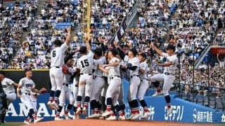 横浜が神奈川県勢初の4季連続の甲子園　決勝で桐光学園を破る