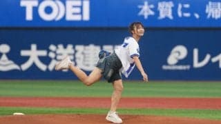 話題の美女が所沢に降臨「かわいすぎぃ」　へそチラ投球を応援…“足上げバズり”で注目