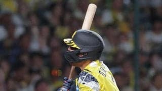 阪神・大山に死球で甲子園騒然　佐藤輝の先制バックスクリーン弾直後　巨人・小笠原の投球が左肘付近を直撃