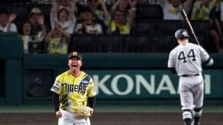 阪神　接戦制し連敗ストップ　前半戦白星フィニッシュで同率首位浮上　村上完封８勝目　六回に佐藤輝が９戦ぶりの２２号バックスクリーン弾
