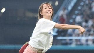 44歳になっても「何にも変わらない」　スタイル抜群…色褪せぬ美女の豪快投球「最高ですか」