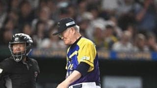 御年８６歳、代打・張本勲氏に大歓声　ゆっくりした歩みで打席へ　上原浩治氏の投球に１球でベンチに下がって申告敬遠求める