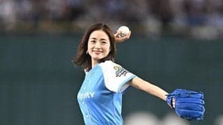「４０歳ってテロップみてひっくり返りそうになった」東京ドーム降臨の透明感美人女優にネット騒然　可憐始球式話題「時が止まってる」「芸能人まじすごい」