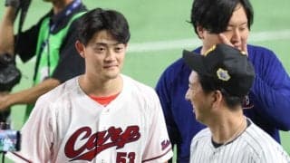 広島・岡本がまさかの大活躍！？　五回までに４度ランナーコーチ務める　初回は阪神・佐藤輝の特大弾を特等席で見届ける