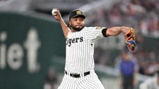 ３８歳の球宴初出場！阪神・ドリス、アップルウォッチ内臓ド派手グラブで登板　日本ハム・万波に適時打浴びて１失点