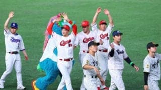 広島・遠藤＆岡本は第２戦でマウンドへ　岡本は初回に一塁ベースコーチ務め佐藤輝の特大弾を“特等席”で見届け