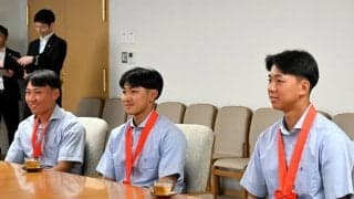 「日本一をめざしてチーム一丸に」　青森山田が知事に優勝報告