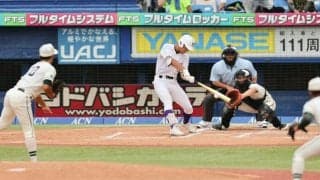 チームを勇気付けるスイング　関東第一の井口瑛太主将が先制適時打