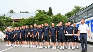 「甲子園で会おう」　横手の選手ら、関西へ地元を出発　全国高校野球