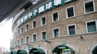 【大学野球】甲子園で09年以来の早慶戦　岡田彰布氏が早大ユニホームで打席立つ