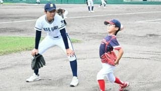 投球のコツ、球児が伝授　京都・洛星高野球部　小学生に教室