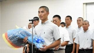 いざ甲子園、日南学園主将「全力プレーで戦う」　宮崎空港で出発式