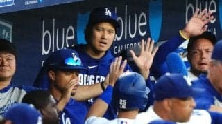 大谷翔平、左膝痛で今季6度目の欠場　パーカー姿で戦況を見守る…ド軍2連勝、朗希5勝目