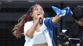 【日本ハム】MINMIがユニホーム＆白いミニスカートでヒット曲「シャナナ☆」を熱唱