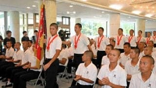 「恩返しできるよう一戦必勝で」　高知・明徳義塾が甲子園に出発