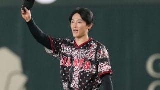 巨人23歳は「忍者みたい」　激走→背面キャッチも…“捕球位置”にツッコミ「どこまでいくねん笑」