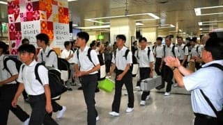 甲子園初出場の福山、駅で壮行式　エース来山選手が荷物に入れたのは