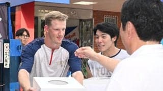 ヤクルト　熊本地震募金活動に助っ人も異例の参加　募金箱手に寄付呼びかける　古賀選手会長「少しでも力になれれば」