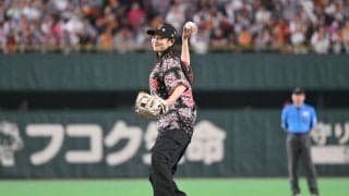 【巨人】モデル横田真悠が始球式登場「JORDAN BRAND」のユニホームでクイック投球