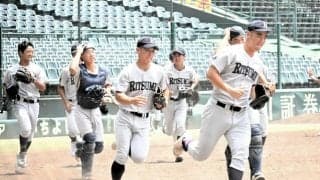京都代表の立命館宇治が甲子園練習　「緊張した」「土がふかふか」