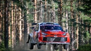 WRCフィンランド：サミ・パヤリが母国初優勝に向けて首位で最終日へ