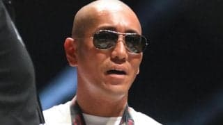 「実は中３の娘もいる」ＢＤ話題“最強喧嘩師”が衝撃告白　海での肩組み２Ｓ、娘金髪姿に反響も「夏休み中に許可しただけな！」ＳＮＳ「まあパパの背中が金髪より派手だから」