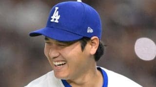 ワイルドなイケオジに！大谷翔平に背番号１７を譲ったケリーが凱旋始球式　ポルシェをプレゼントされたアシュリー夫人と子どもの姿も　本拠地が大歓迎