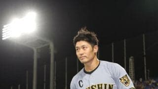 めっちゃはしゃいでるｗ阪神・坂本のＶ弾直後にベンチ前で森下がまさかの行動→奮投の後輩に仕掛けてるｗ