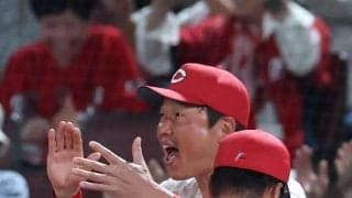 広島・新井監督「彼とアキのおかげかなと思います」　逆転２ラン放った秋山とともに救援右腕を称賛「存在はブルペンでも際立っている」
