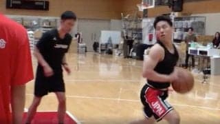 デカくなった…？ 河村勇輝、“体が変化”　相手ディフェンスを吹き飛ばす“力強いヒット”→鋭い反転から“ターンアラウンドジャンパー”