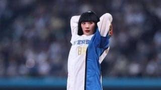 「ダンスのキレえげつない」エスコン降臨の「謎の制服おかっぱ」美女集団に騒然、スカートひらり可憐投球に圧巻ダンス「眼福」「抜群にキレキレ」